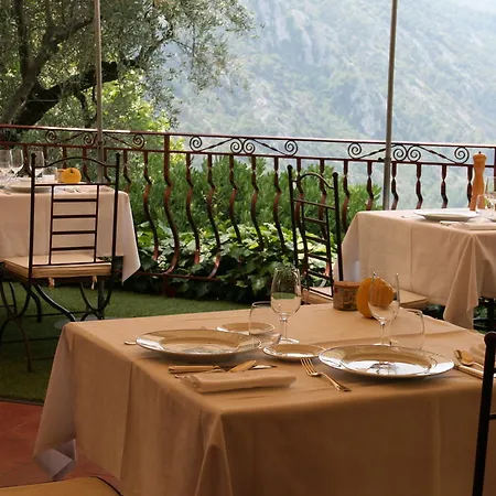 Hotel De La Madone